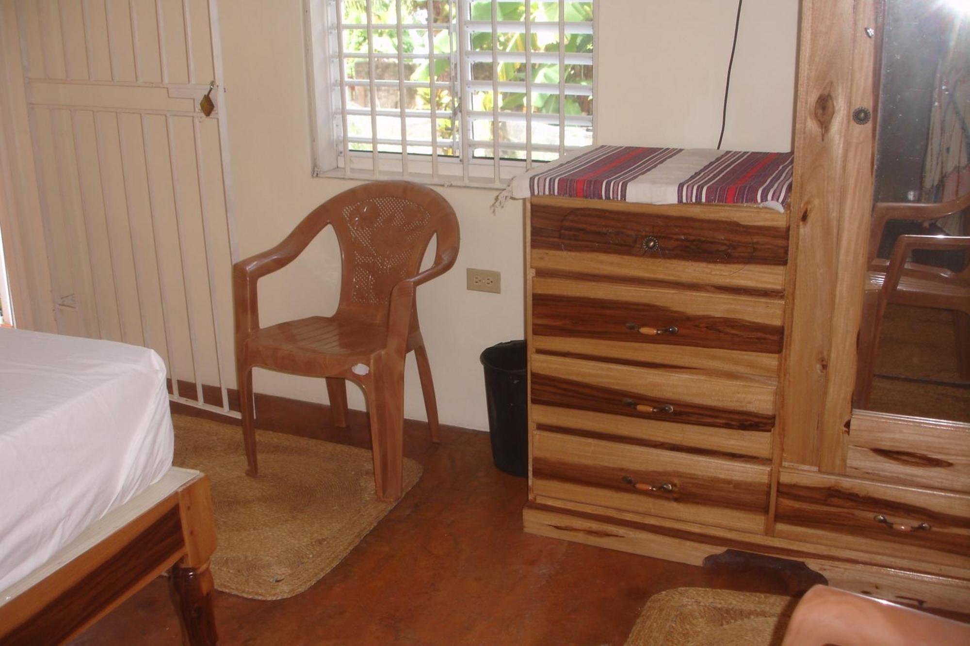 Finjam Cottage Port Antonio Habitación foto