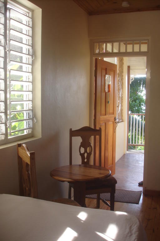 Finjam Cottage Port Antonio Habitación foto